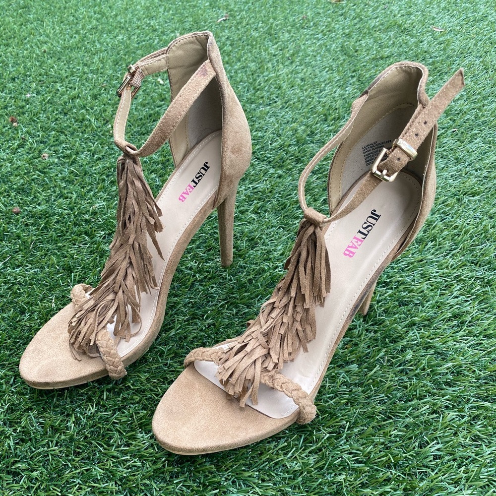 ‼️SOLD‼️ Fringed tan strappy heels